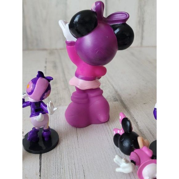 Disney best friends Daisy Duck Minnie Mouse race car track playset toy figure - Picture 11 of 14